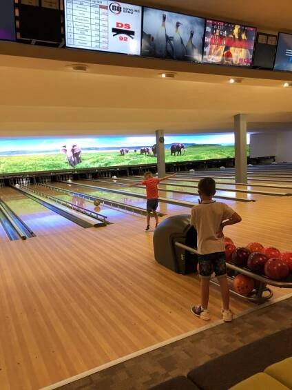 Reportáž: s dětmi v novém bowlingovém centru Bowling Brno! | www.coolbrnoblog.cz