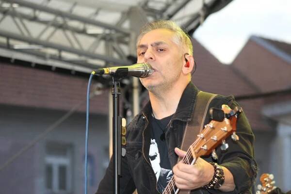 FOTO: Koncert Vlasty Horvátha v Benešově. V hledišti tančili i Burešová a Forejt