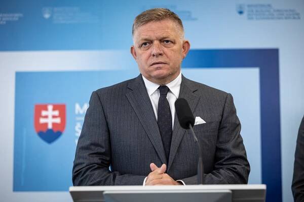 Premiér vycestoval na oficiálnu návštevu Číny aj s podnikateľskou delegáciou (video) - SITA.sk