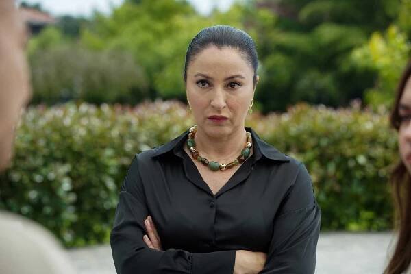 Kendi Düşen Ağlamaz - Ava giden avlanır - Z filmu - Yonca Cevher