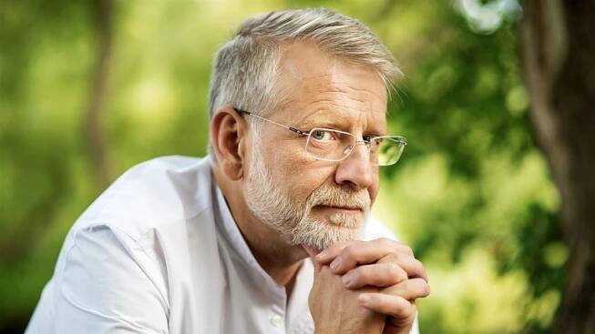 Spisovatel Josef Formánek vydal Knihu o tichu. Je velmi otevřená a osobní.