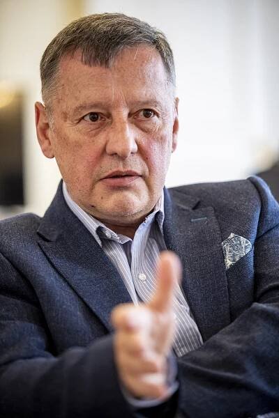Ministr školství Vladimír Balaš končí. Z funkce odchází kvůli zdravotním potížím