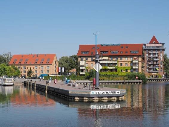 File:Stadthafen Neustrelitz (4).jpg