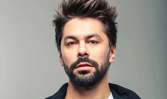 Zpěváka Adama Ďuricu čeká premiéra na otrokovickém Lážo Plážo Festu: „Je treba milovať to, čo človek robí, a robiť to, čo človek miluje“ - Jakub Malovaný Publicista