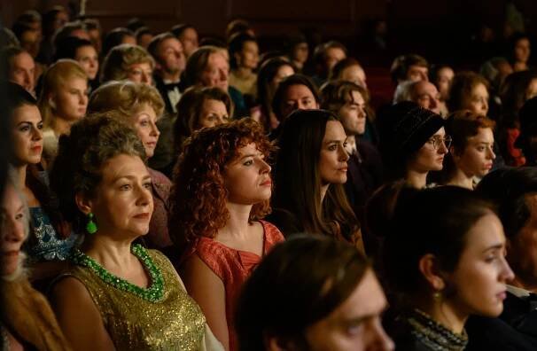 Jessie Buckley, Keira Knightley, Ruby Bentall, Lily Newmark - Problémissky - Z filmu
