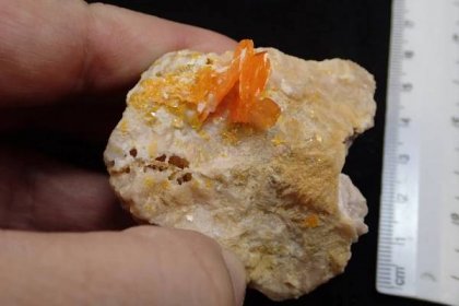 wulfenit -  Maroko, Mibladen, SLEVA (p.9) - Minerály a zkameněliny