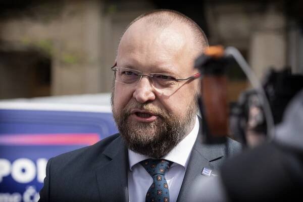 Vyzvu Radka Vondráčka, aby se sešel s prezidentem a referoval o jeho zdravotním stavu – Jan Bartošek