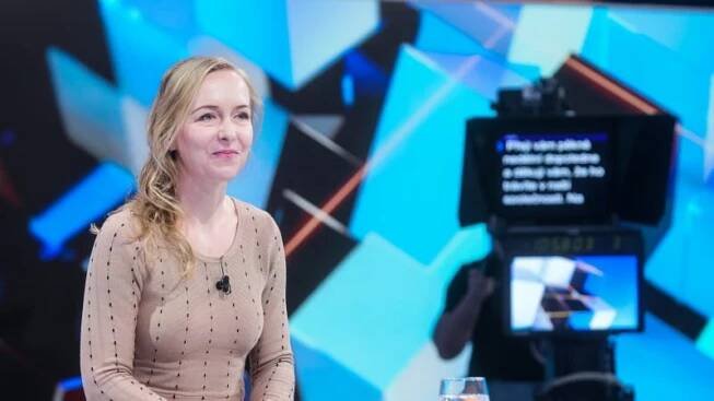 Partie Terezie Tománkové. Poslankyně Karla Maříková (SPD).
