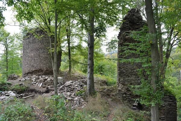 Záchrana zříceniny hradu Pyšolec je v plném proudu. Pomáhají i turisté
