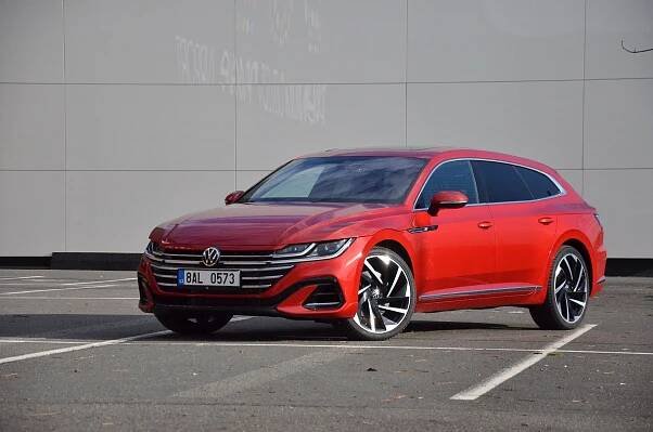 Vyfintěný kombík pro ty, kteří nad Passatem ohrnou nos. Test VW Arteon Shooting Brake