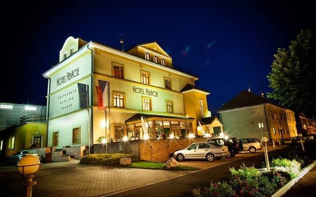 Beskydy: Valašské Meziříčí v rodinném Hotelu Abácie **** se snídaní a vstupem do wellness i fitness centra