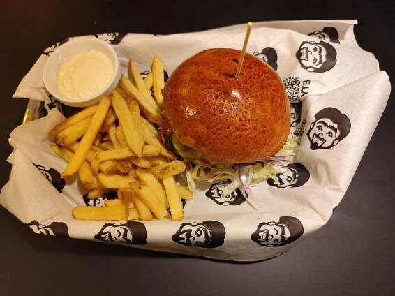 Cakir's Burger (Restaurace a pohostinství) • Mapy.com