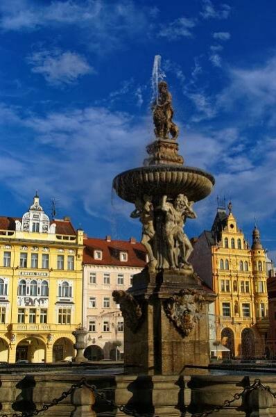 Soubor:České Budějovice - Náměstí Přemysla Otakara II - Samson Fountain 1727.jpg – Wikipedie