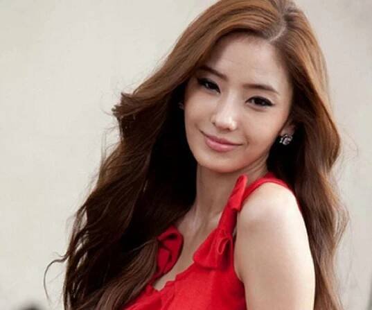 Han Chae-young Biography - Facts, Childhood, Family Life & Achievements