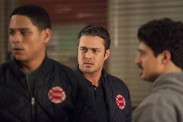 Chicago Fire - Hrdina - Z filmu - Charlie Barnett, Taylor Kinney, Yuriy Sardarov