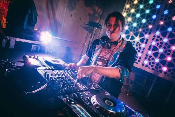 Epikuro DJing
