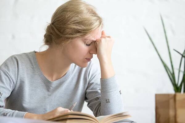 Hořčík a jeho vliv na prevenci migrén a akutní bolesti hlavy