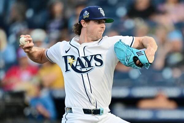 Tampa Bay Rays pitcher Ryan Pepiot #44 pitching.