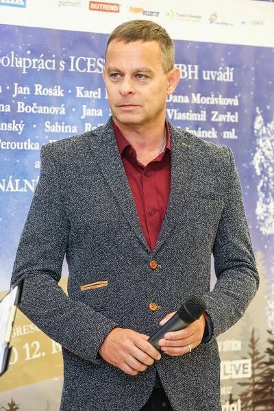 Renč pár minut před akcí připravil Kamilu Nývltovou o hlavní roli v nové Popelce! Nahradí ji tahle sexy blondýnka