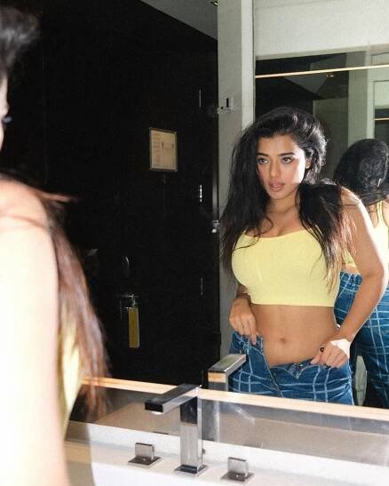 Ketika Sharma - Cinevinodam