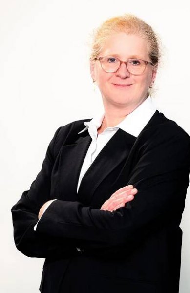 Sandra Schneider-5
