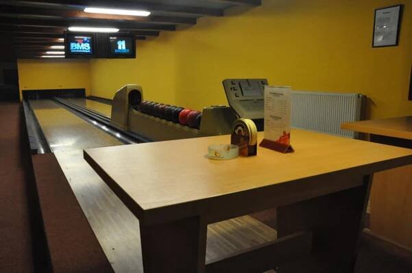 Bowling v baru Admirál - 2 dráhy s pohodovým posezením - Obrázek 4