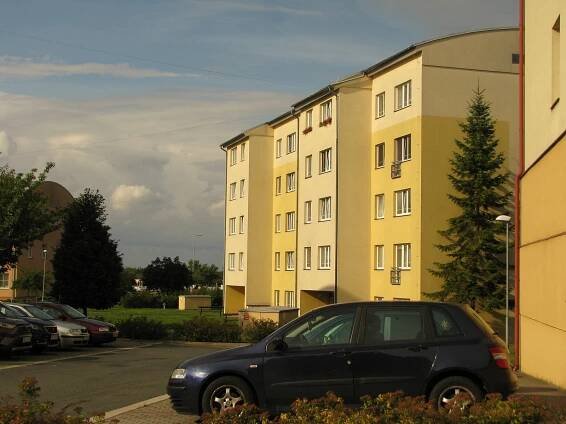 Městské byty v Kolíně nutně potřebují opravy, některé střechy jsou jak síto