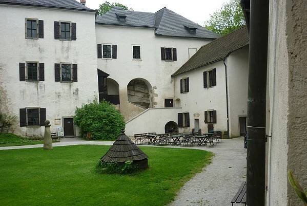 Hrad Roštejn - akce, otevírací doba, vstupné, ubytování, foto, prohlídky, počasí