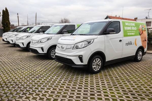 Rohlik.cz buduje obří flotilu elektroaut. Sází na čínské dodávky