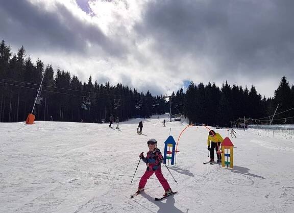 Poslední šance si zalyžovat! V těchto areálech zůstává otevřeno