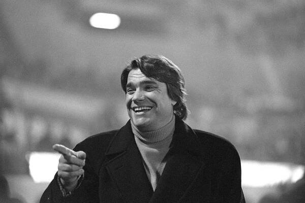 Mort de Bernard Tapie : le succès fulgurant d'un homme aux origines modestes