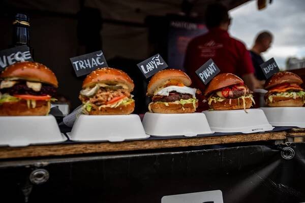 VIDEO: Festival hamburgerů ve Frýdku-Místku. Takové tam byly ceny a pochoutky