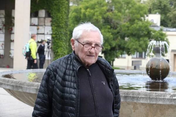 Pohřeb šéfa Ypsilonky Jana Schmida (†87): Rozloučení ve Strašnicích