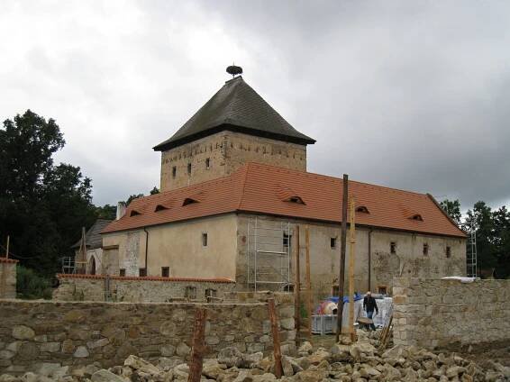 Dolní (tzv. Barochovská) tvrz Kestřany | Databáze domů s historií