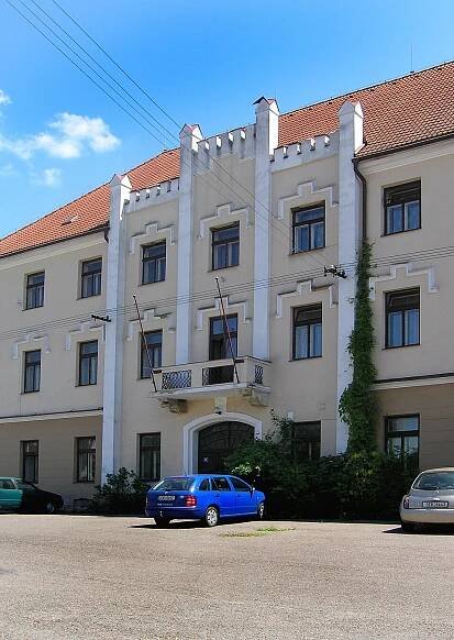 Soubor:Ronov nad Doubravou, castle 2.jpg