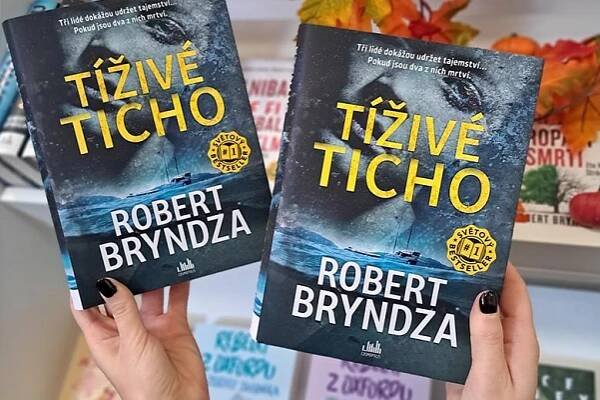 Robert Bryndza poslal Eriku Fosterovou i Kate Marshallovou na dovolenou – přečtěte si ukázku z jeho nejnovější knihy Tíživé ticho, kde smrt svého muže řeší lékařka Maggie | Knihkupec