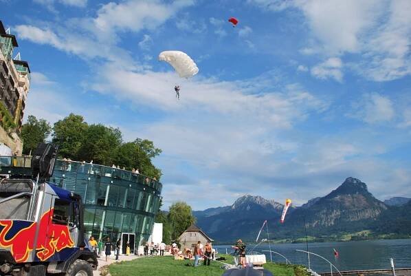Red Bull Lake Jump Challenge, Salzburg - - Tandemový seskok padákem, výběr z 16 letišť v ČR pro tandemové seskoky