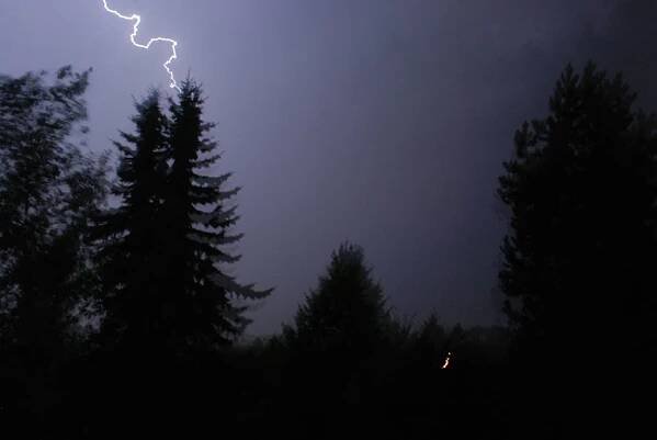 Česko večer zasáhnou silné bouřky, dorazí i kroupy
