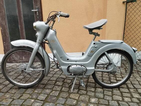 Jawetta 551 standard - Auto-moto