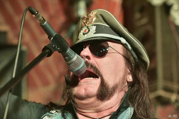 Ani Lemmy by se za jejich výkon nestyděl. Tribute band Motörreptile-Motörhead ovládl plzeňský Parlament