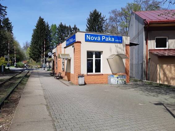 Soubor:Fotodokumentace železniční zastávky Nová Paka město (GM-00-01).jpg