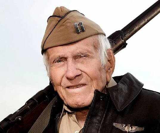 Louis Zamperini Biography - Childhood, Life Achievements & Timeline