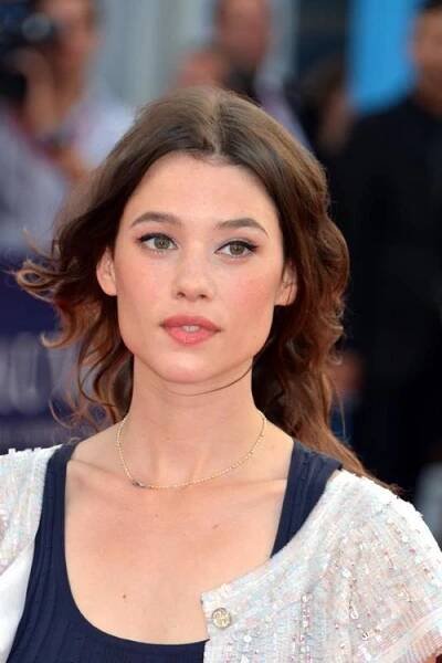 Soubor:Astrid Berges-Frisbey Deauville 2014.jpg – Wikipedie