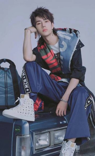 Wang Yibo C-Pop Artist Wallpaper