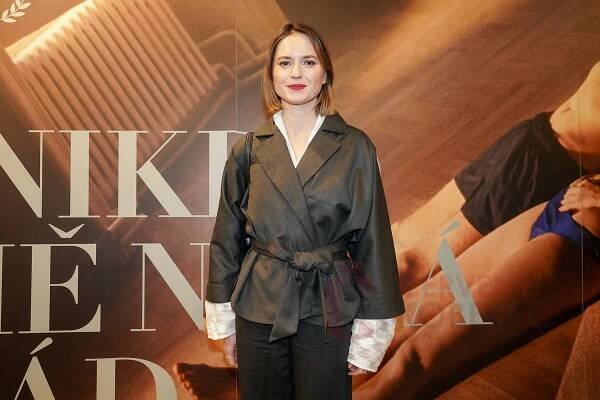 Slavnostní premiéru Nikdo mě nemá rád zdobily Rebeka Poláková, Barbora Bobuľová a Hana Vagnerová | Červenýkoberec.cz