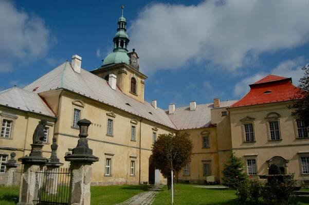 ŘKF - děkanství Osek u Duchcova - Wallfahrtsort & Jugendbegegnungszentrum Mariánské Radčice