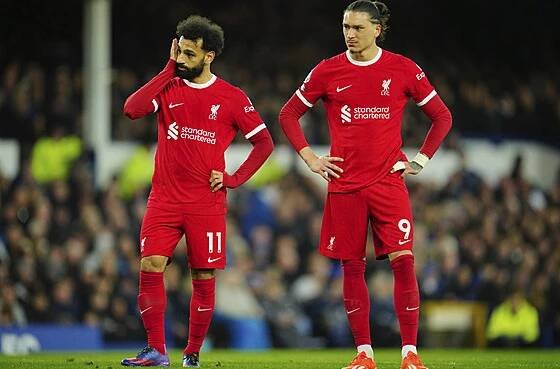 ROZPAKY. Mohamed Salah (vlevo) a Darwin Nuňez z Liverpoolu.