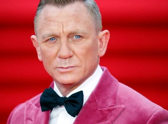 LONDON, UNITED KINGDOM - SEPTEMBER 28: (EMBARGOED FOR PUBLICATION IN UK NEWSPAPERS UNTIL 24 HOURS AFTER CREATE DATE AND TIME) Daniel Craig attends the "No Time To Die" World Premiere at the Royal Albert Hall on September 28, 2021 in London, England. (Photo by Max Mumby/Indigo/Getty Images)