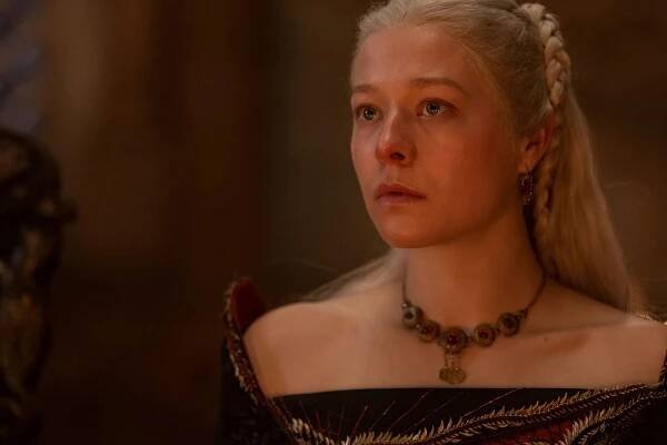 Emma D'Arcy spielt in 