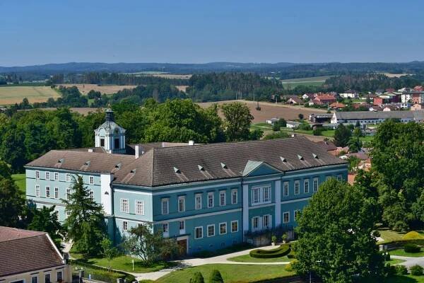 Dačice – navštivte honosný empírový zámek i pomník kostky cukru - JenProCestovatele